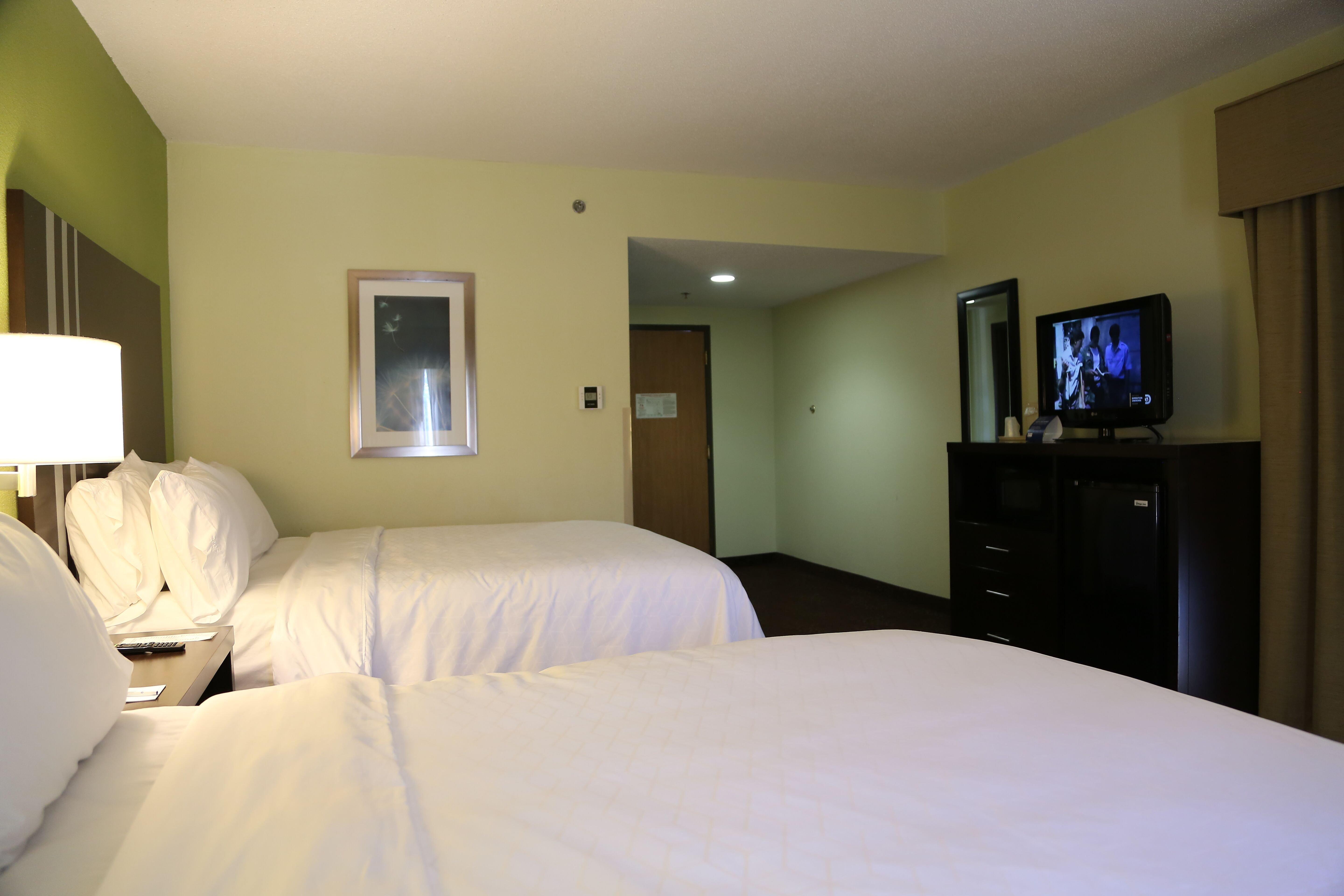 Holiday Inn Express Hotel & Suites Cleveland - Ms By Ihg Buitenkant foto