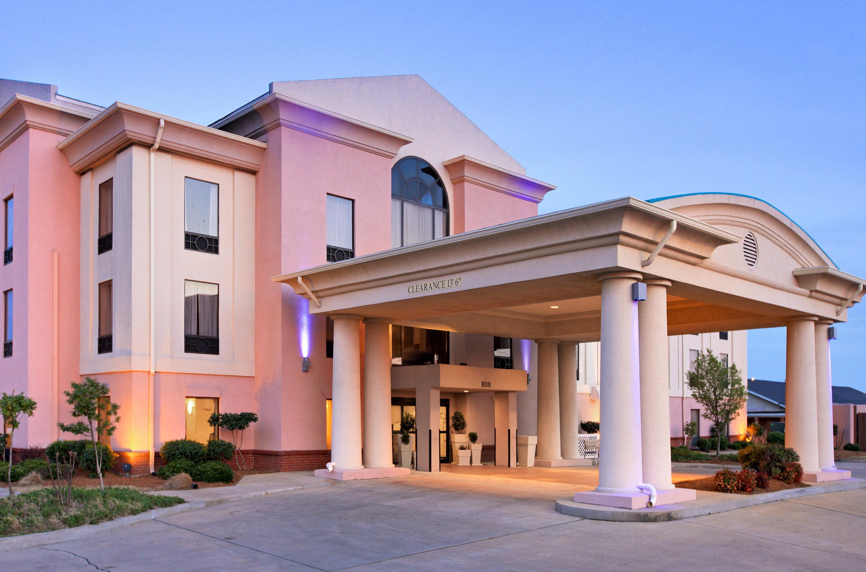 Holiday Inn Express Hotel & Suites Cleveland - Ms By Ihg Buitenkant foto