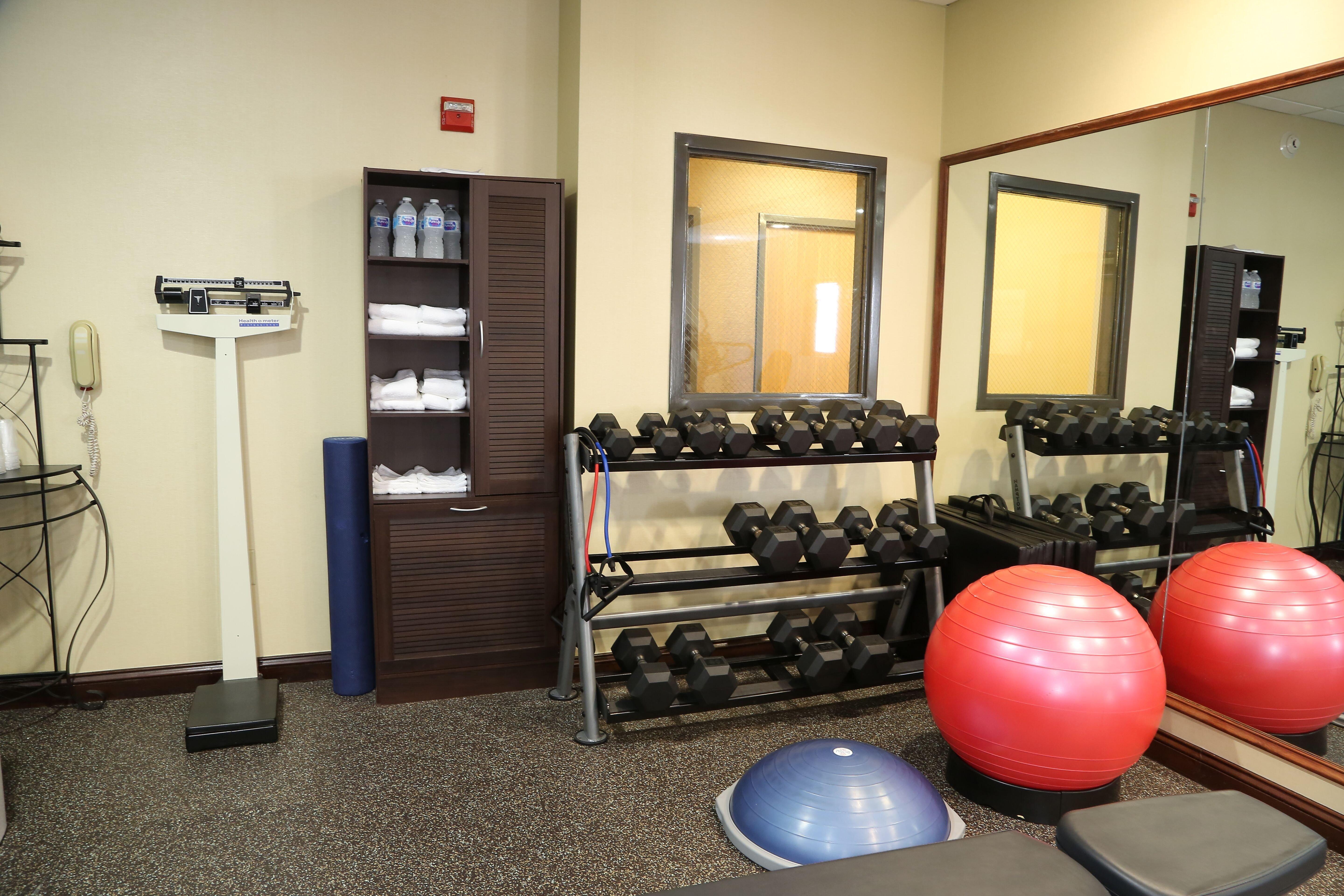 Holiday Inn Express Hotel & Suites Cleveland - Ms By Ihg Buitenkant foto