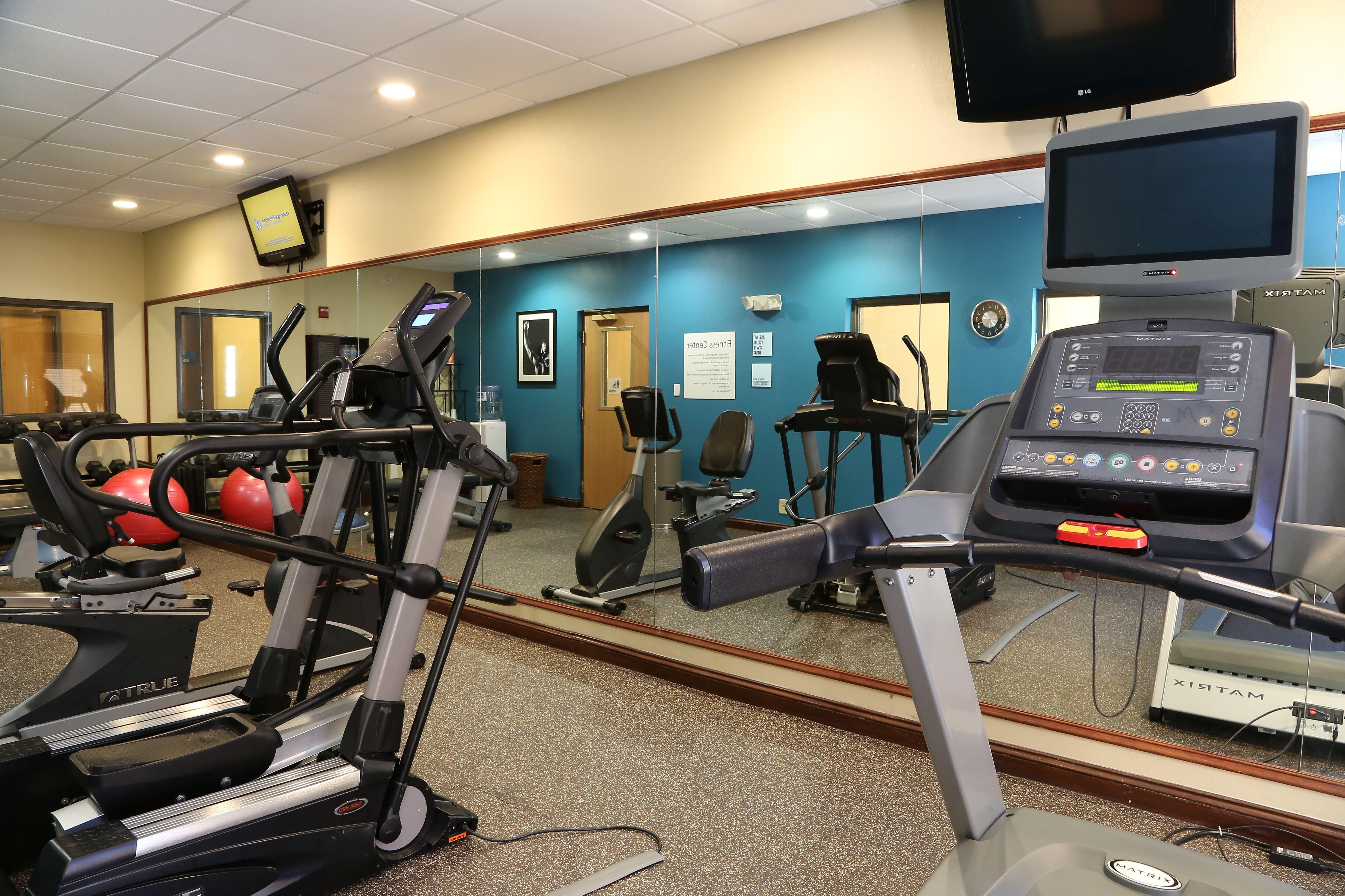 Holiday Inn Express Hotel & Suites Cleveland - Ms By Ihg Buitenkant foto