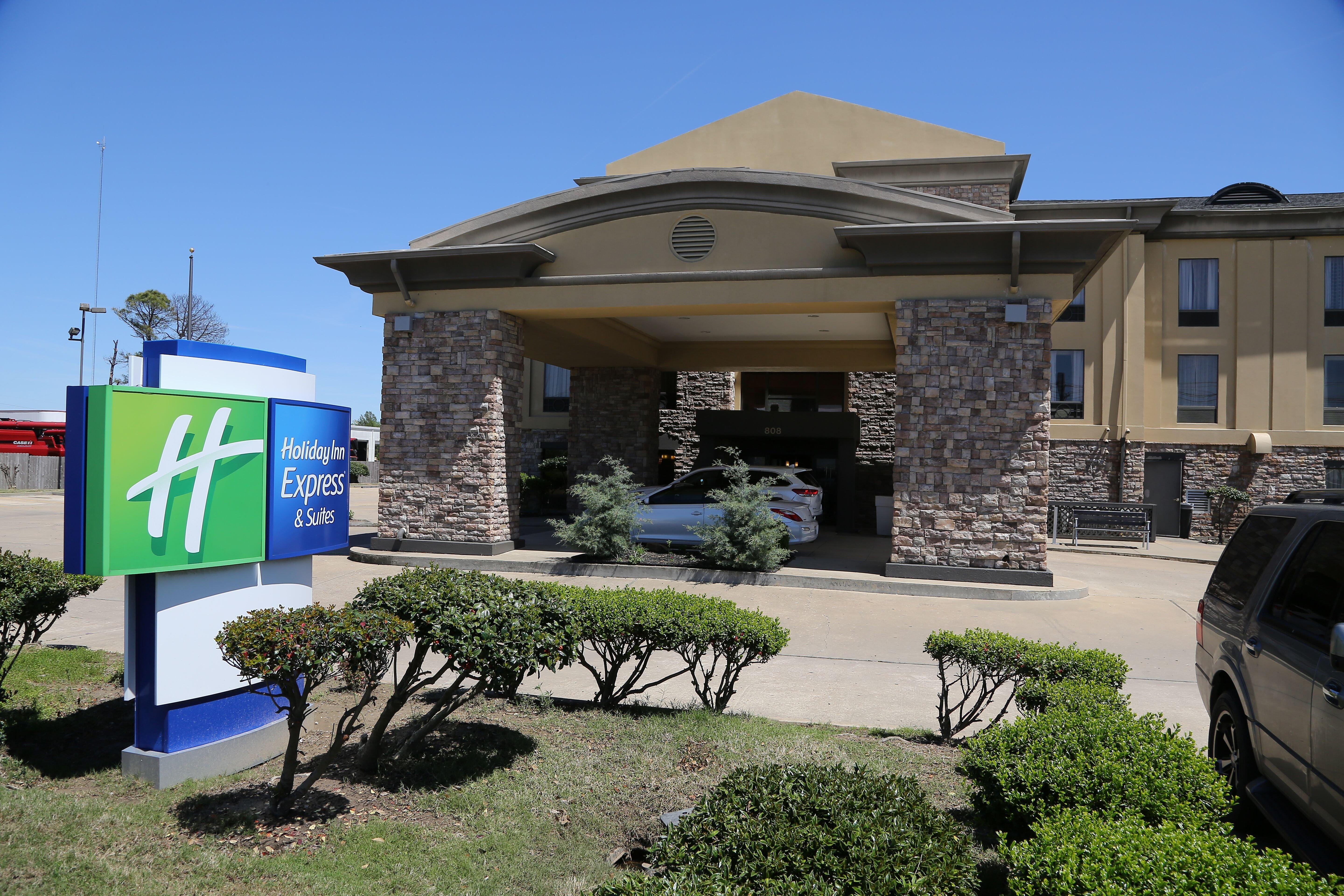 Holiday Inn Express Hotel & Suites Cleveland - Ms By Ihg Buitenkant foto
