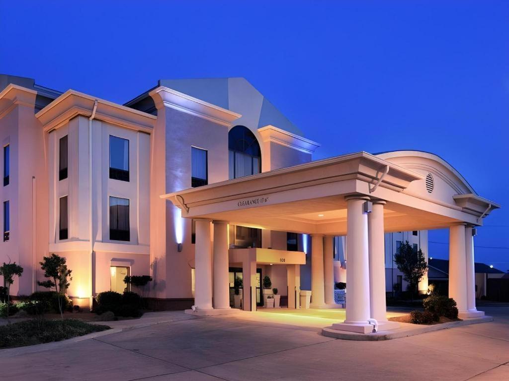 Holiday Inn Express Hotel & Suites Cleveland - Ms By Ihg Buitenkant foto