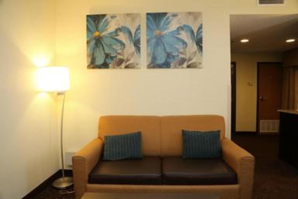 Holiday Inn Express Hotel & Suites Cleveland - Ms By Ihg Buitenkant foto