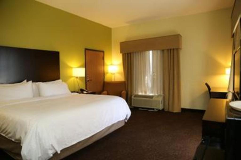 Holiday Inn Express Hotel & Suites Cleveland - Ms By Ihg Buitenkant foto