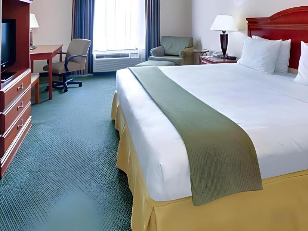 Holiday Inn Express Hotel & Suites Cleveland - Ms By Ihg Buitenkant foto